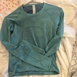 Lululemon swiftly top